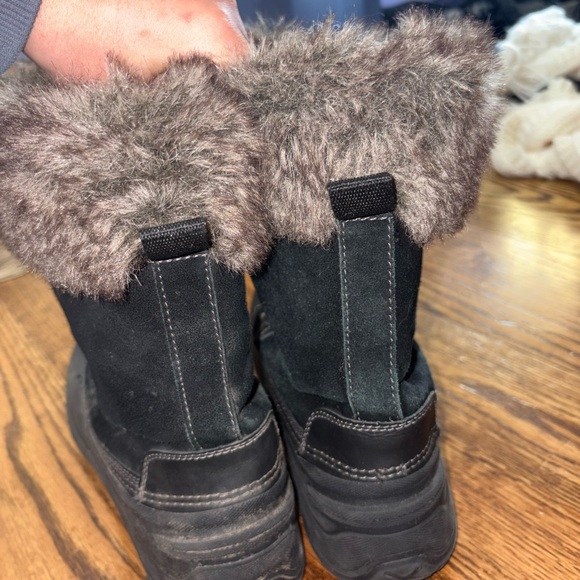 Khombu Women's Black Faux Fur-Trim Lace-Up Winter Boots - Picture 6 of 7